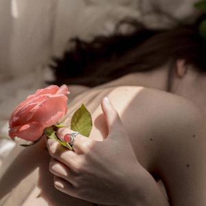 女人被添荫蒂洗澡视频
